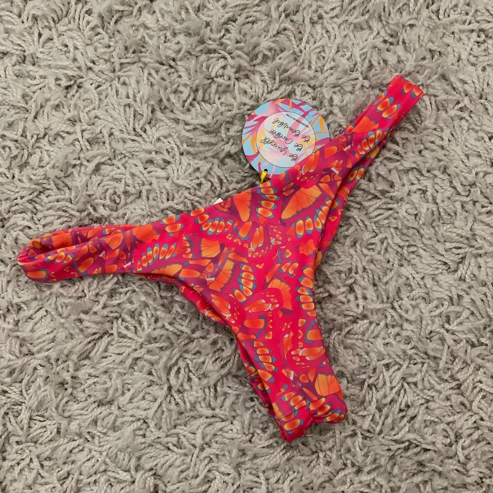 NWT SMALL MOANA RUNCH FLUTTER BOTTOM